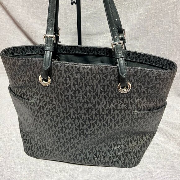 Michael Kors Handbags - Michael Kors Tote